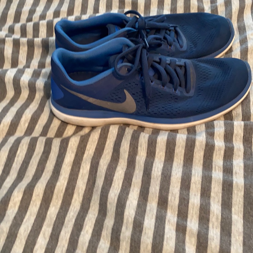 Nike tennis shoes